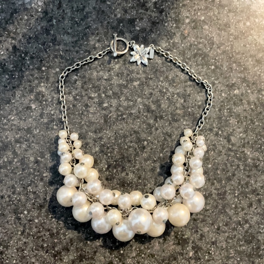 Statement pearl necklace